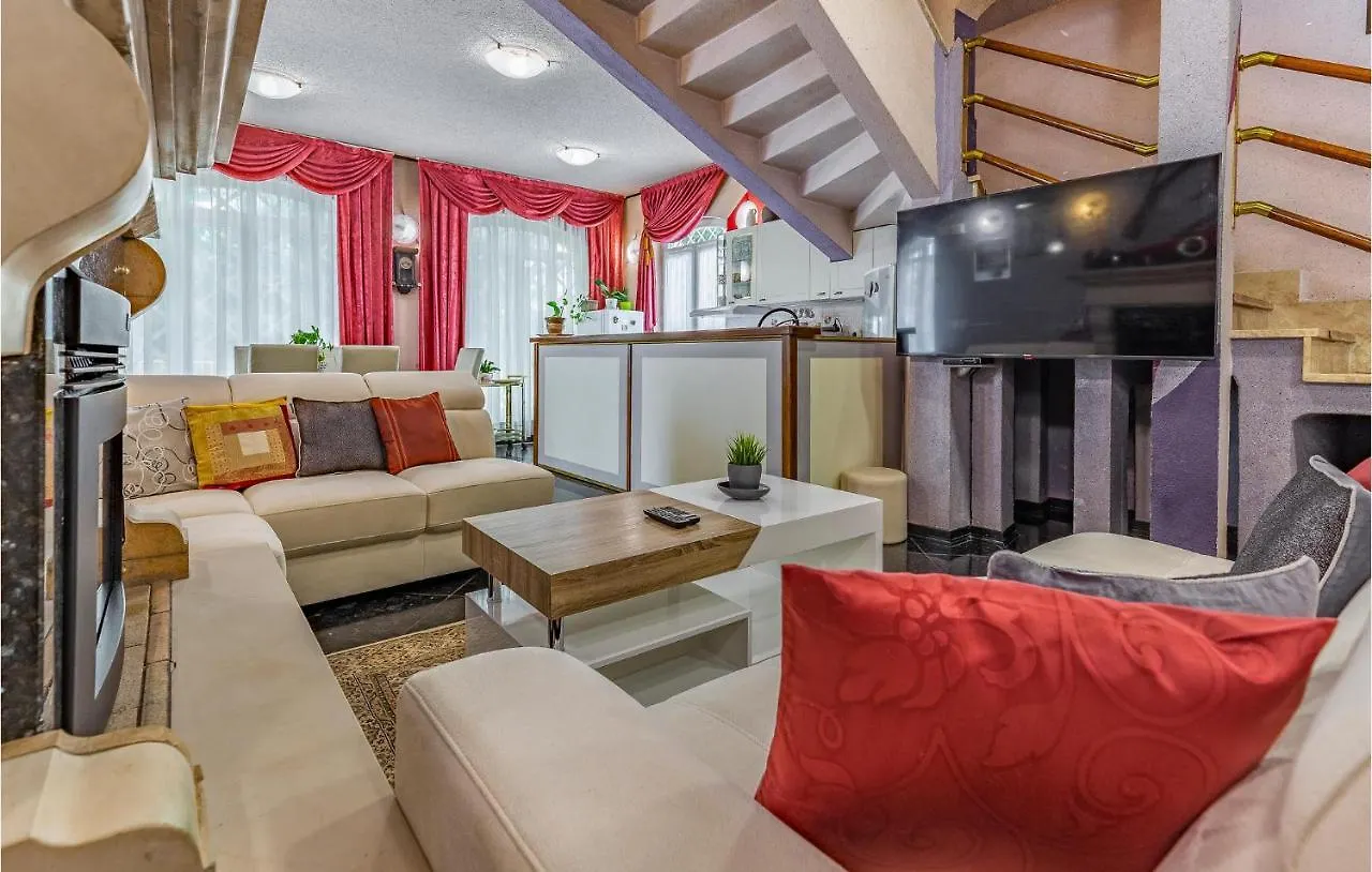 Cozy Home In Medulin With Kitchen Holiday home