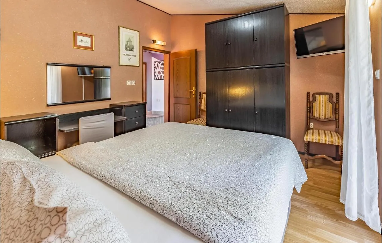 Cozy Home In Medulin With Kitchen Croatia